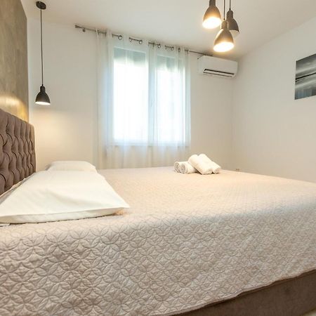Deluxe Apartment Near The Bridge Zadar Exterior foto